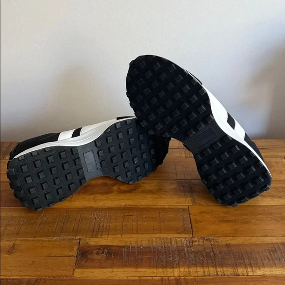 NEW J/Slides Black Luxe Nylon Sneakers Shoes Women’s 8 M - Picture 4 of 5